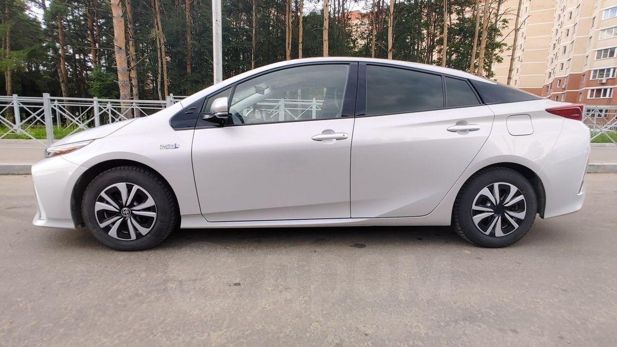Toyota Prius, 2018 год в Москве
